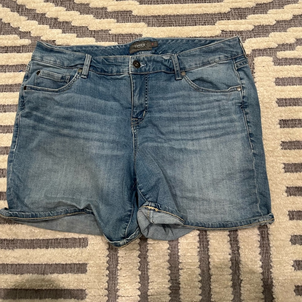 Torrid Shorts Womens 18‎ Blue Jean Denim High Rise Bermuda Short Medium Wash